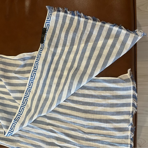 Authentic rare Versace linen scarf - Picture 6 of 7